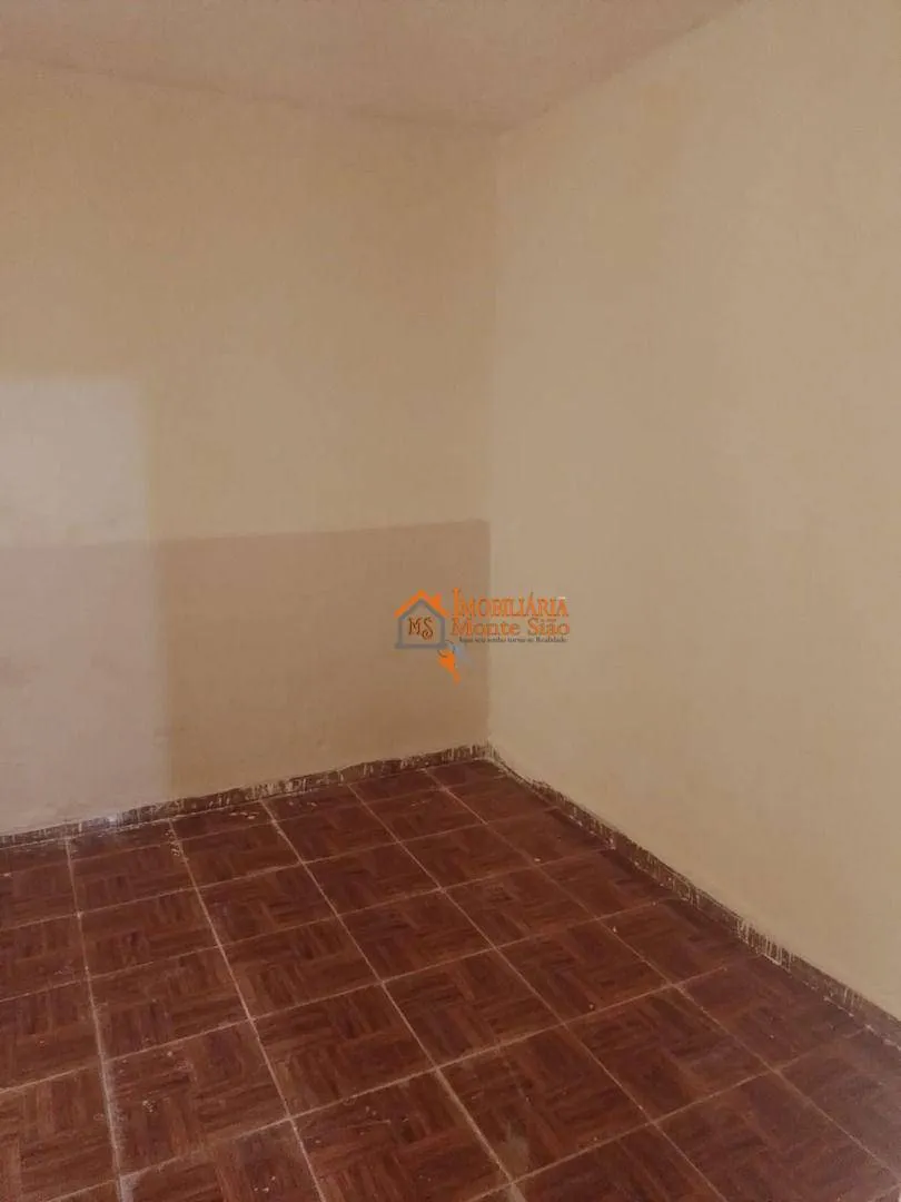 Imagem Sobrado com 4 dormitórios à venda, 200 m² por R$ 426.000,00 - Cidade Soberana - Guarulhos/SP