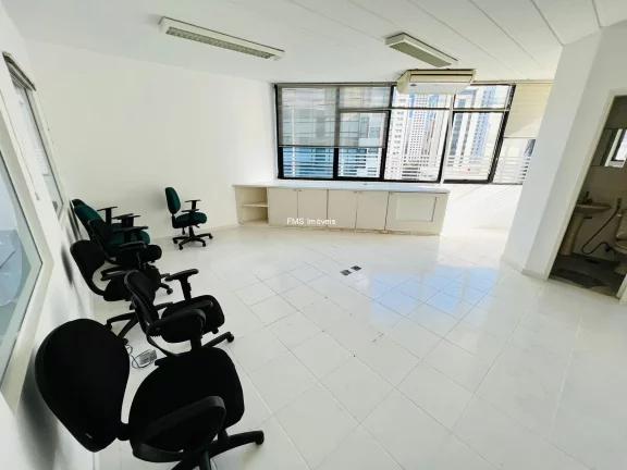 Imagem Conjunto comercial com 220m² para locação próximo a Berrini.