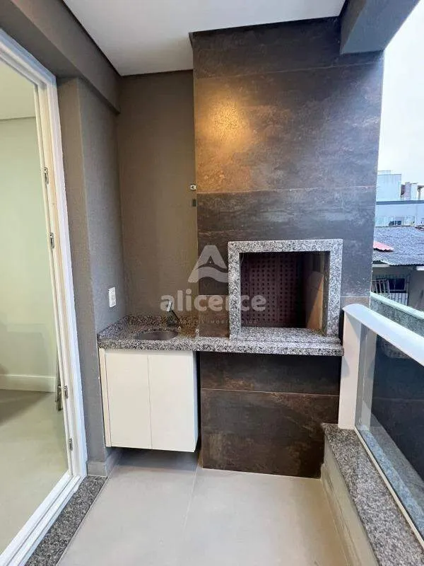 Imagem Studio Mobiliado com Churrasqueira e Garagem em Condomínio Completo no Campeche