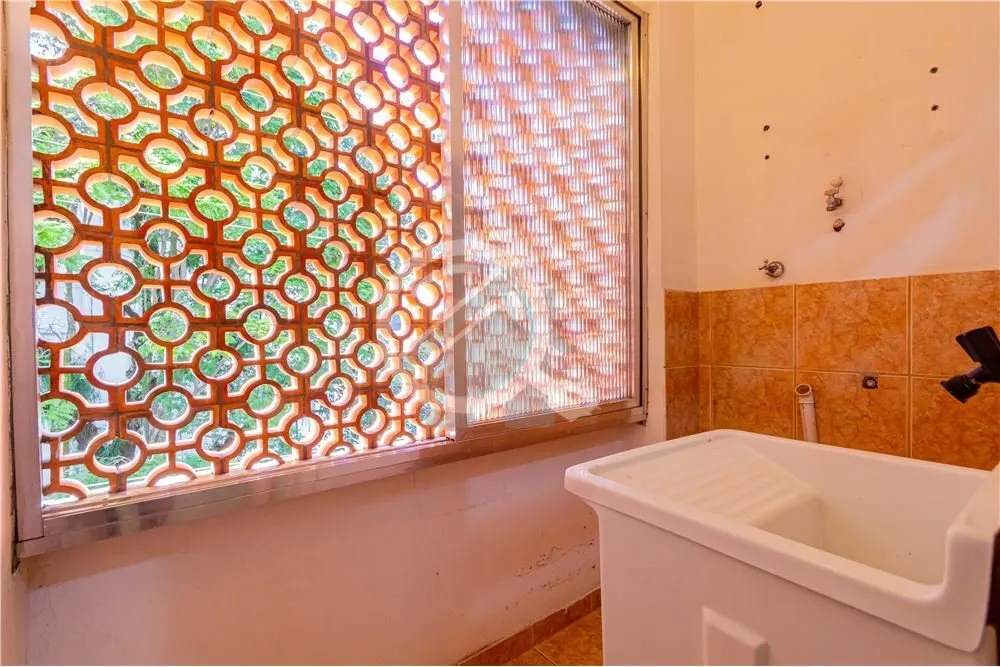 Imagem Encante-se com este Apartamento Ensolarado de 1 Dormitório no Menino Deus. Seja bem-vindo a este en...