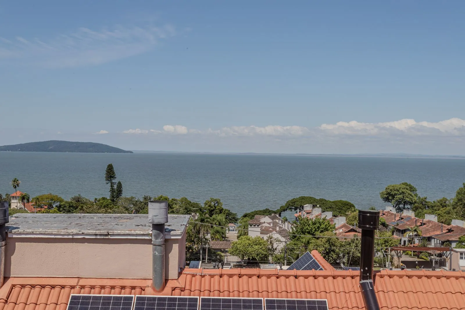 Imagem Casa com 3 suítes, Jacuzzi e vista panorâmica para o Guaíba