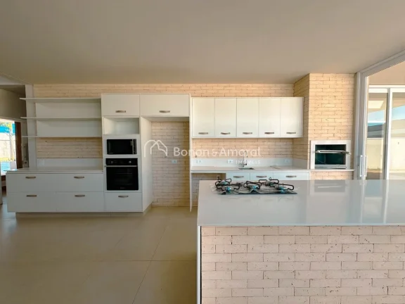 Imagem Casa de Alto Padrão com Projeto Contemporâneo e Acabamento Impecável

Esta casa de arquitetura co...