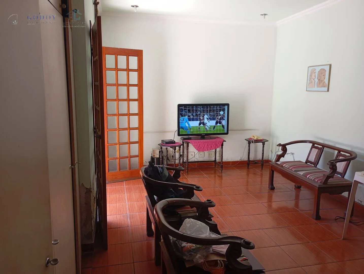 Imagem Grande Oportunidade! Casa Ampla com Piscina e Excelente Localização