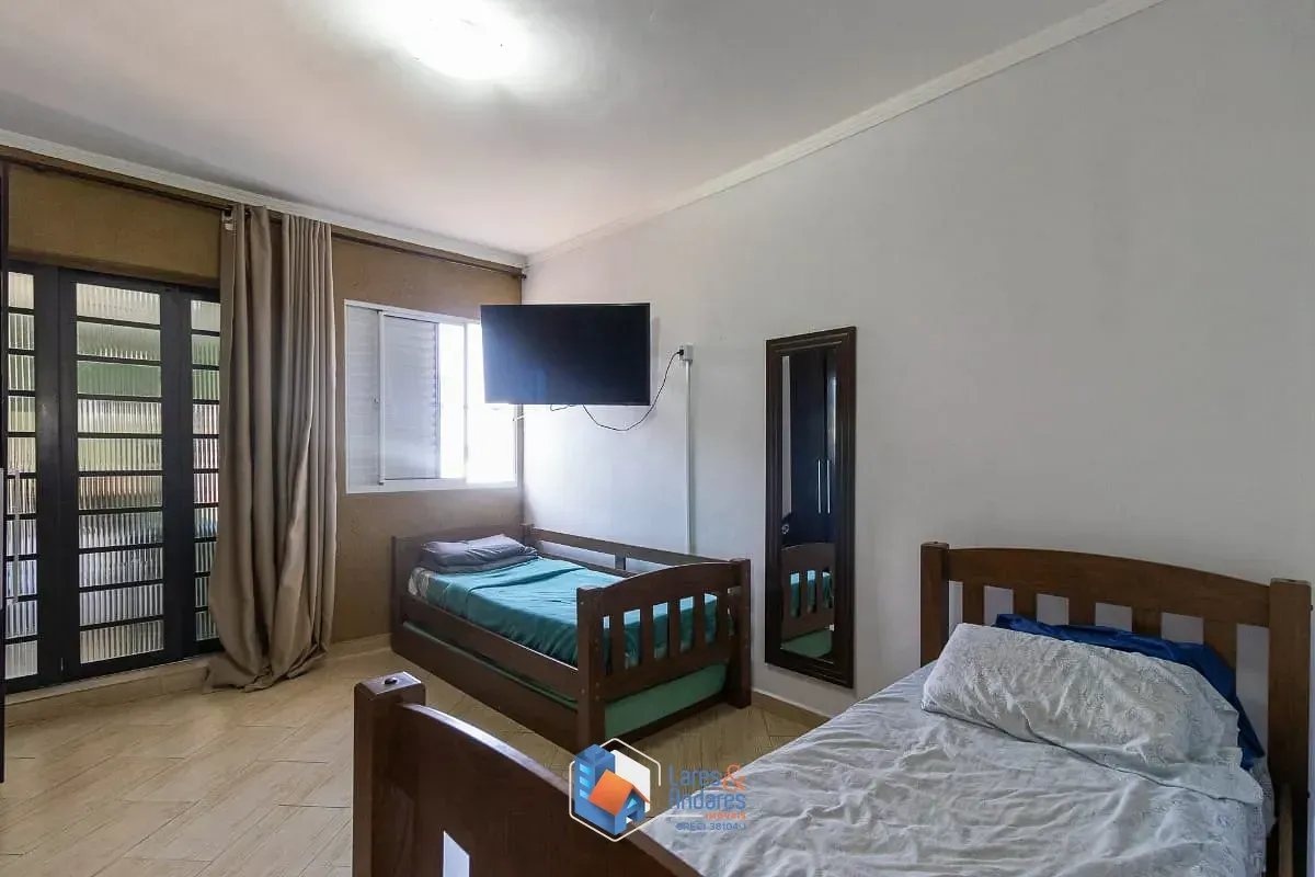 Imagem Sobrado para venda em Jardim São Carlos (Zona Leste) com 4 quartos, sendo 1 suíte, 400m²