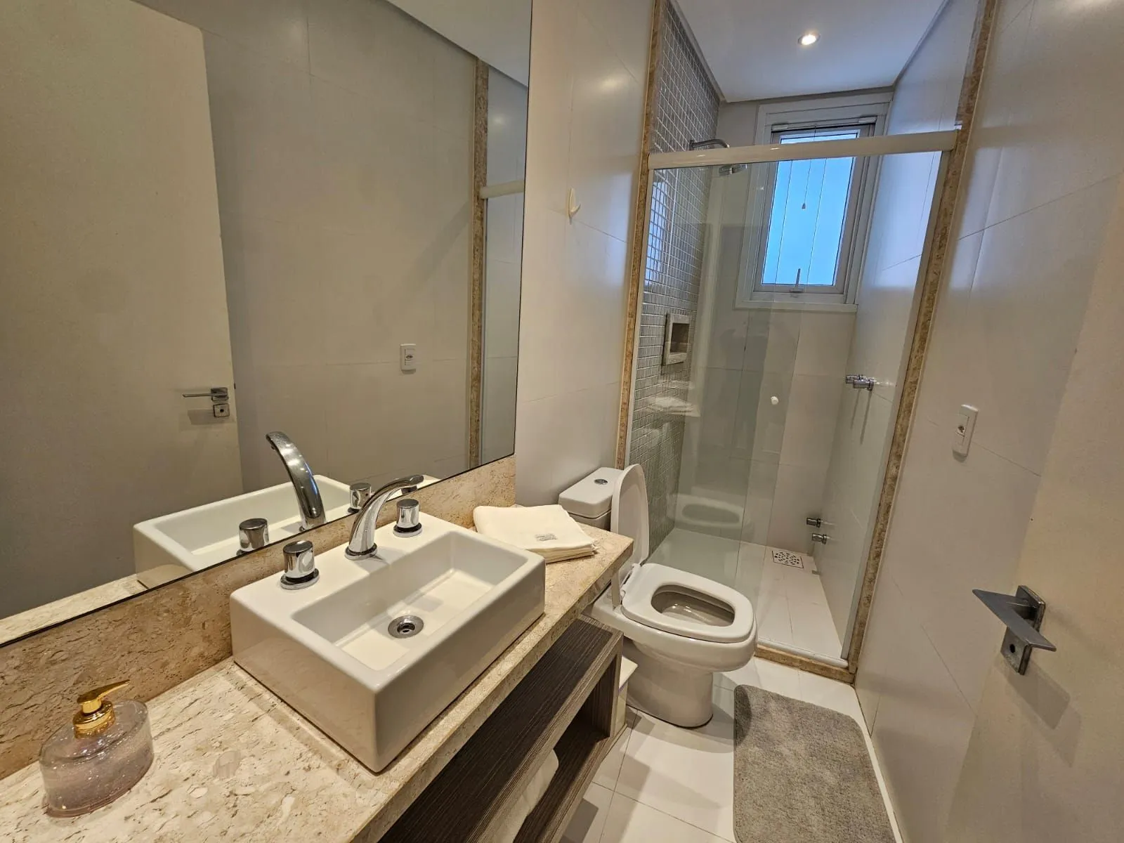 Imagem Casa mobiliada e decorada em Condomínio fechado