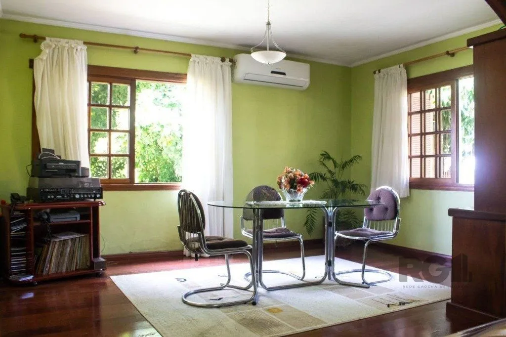 Imagem Casa 298m² - 4 dormitórios, 3 vagas na Zona Norte