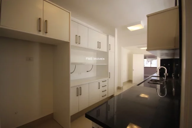 Imagem Cobertura À Venda no bairro Santa Cecília com 4 suítes, 2 salas, 3 banheiros, 4 vagas, 450m².