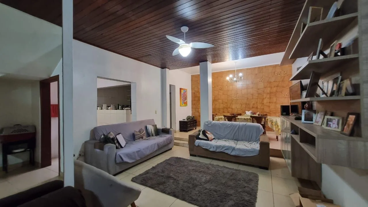 Imagem Casa estilo sobrado para venda de 3 dormitórios com 2 vagas de garagem no bairro Cidade Baixa em Porto Alegre/RS.