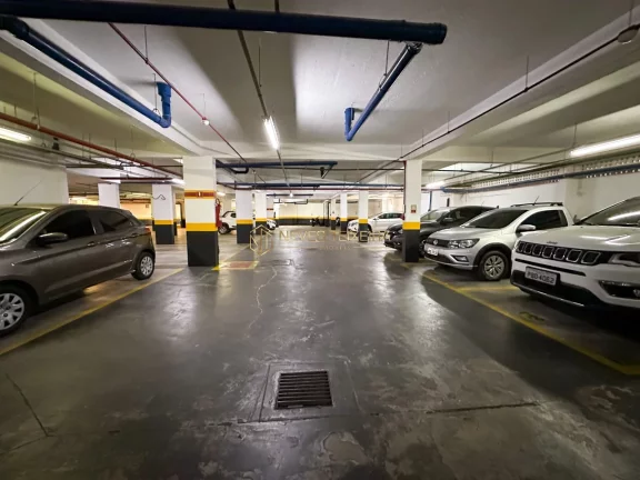 Imagem Excelente apartamento com armários em todos os cômodos, com área de lazer completa.