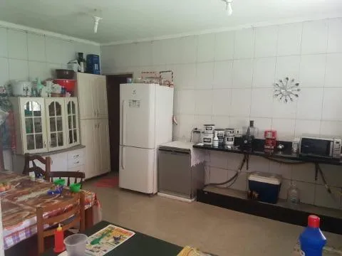 Imagem VENDA DE CHÁCARA NO RETIRO, EM ARUJÁ/SP, 4.300m² com 2 casas, 5 quartos, piscina. CONSULTE-NOS.