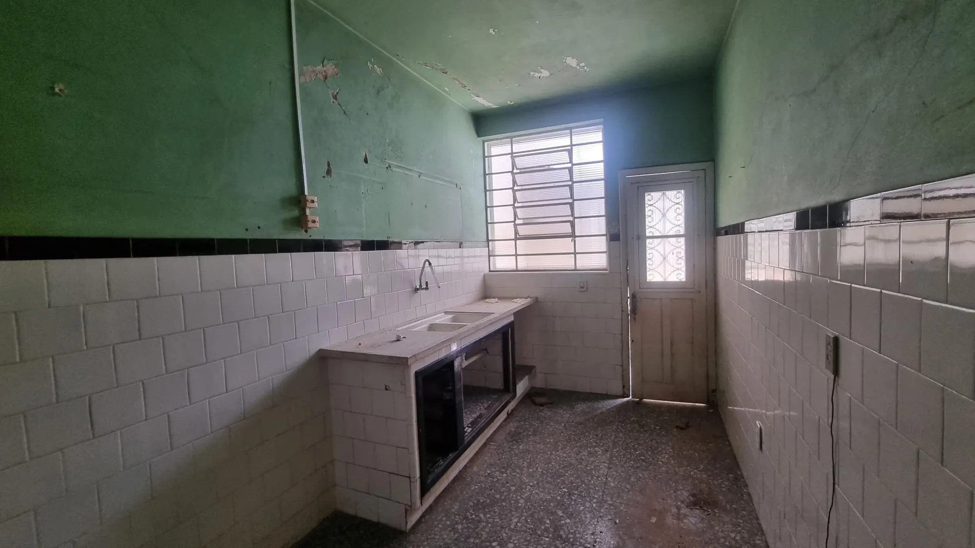 Imagem Casa com loja na frente a venda no Bairro Anchieta.