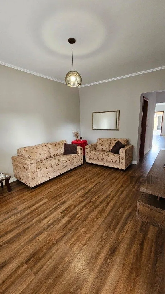 Imagem Casa 3 dormitórios, 5 vagas, 155 m² área construída, terreno 300m², Nonoai.