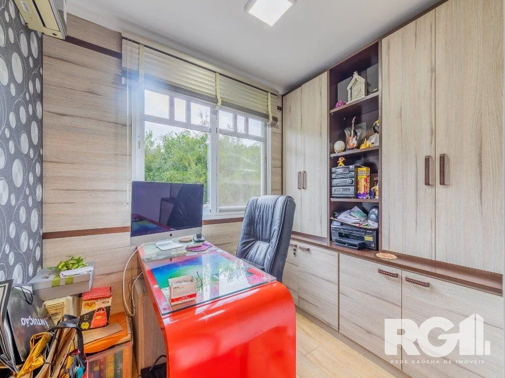 Imagem EXCLUSIVIDADE Belíssima casa de 4 suítes + gabinete no condomínio fechado Terra Mater com vista exuberante para o bosque, próximo da portaria e infraestrutura.