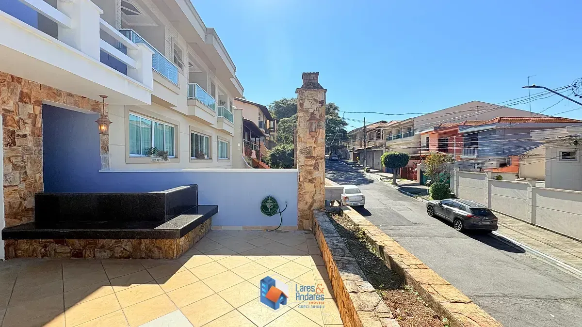 Imagem Sobrado para venda em Jardim Regina com 4 quartos, sendo 1 suíte, 277m²