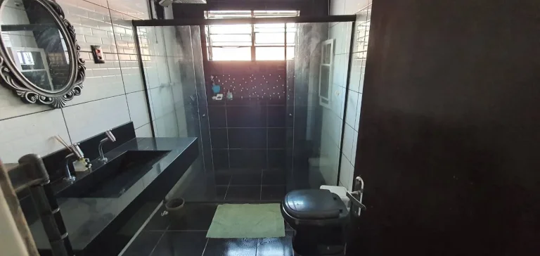 Imagem Casa Terrea Reformada com 111m² 2 Dormitorios e 5 Vagas de Garagens