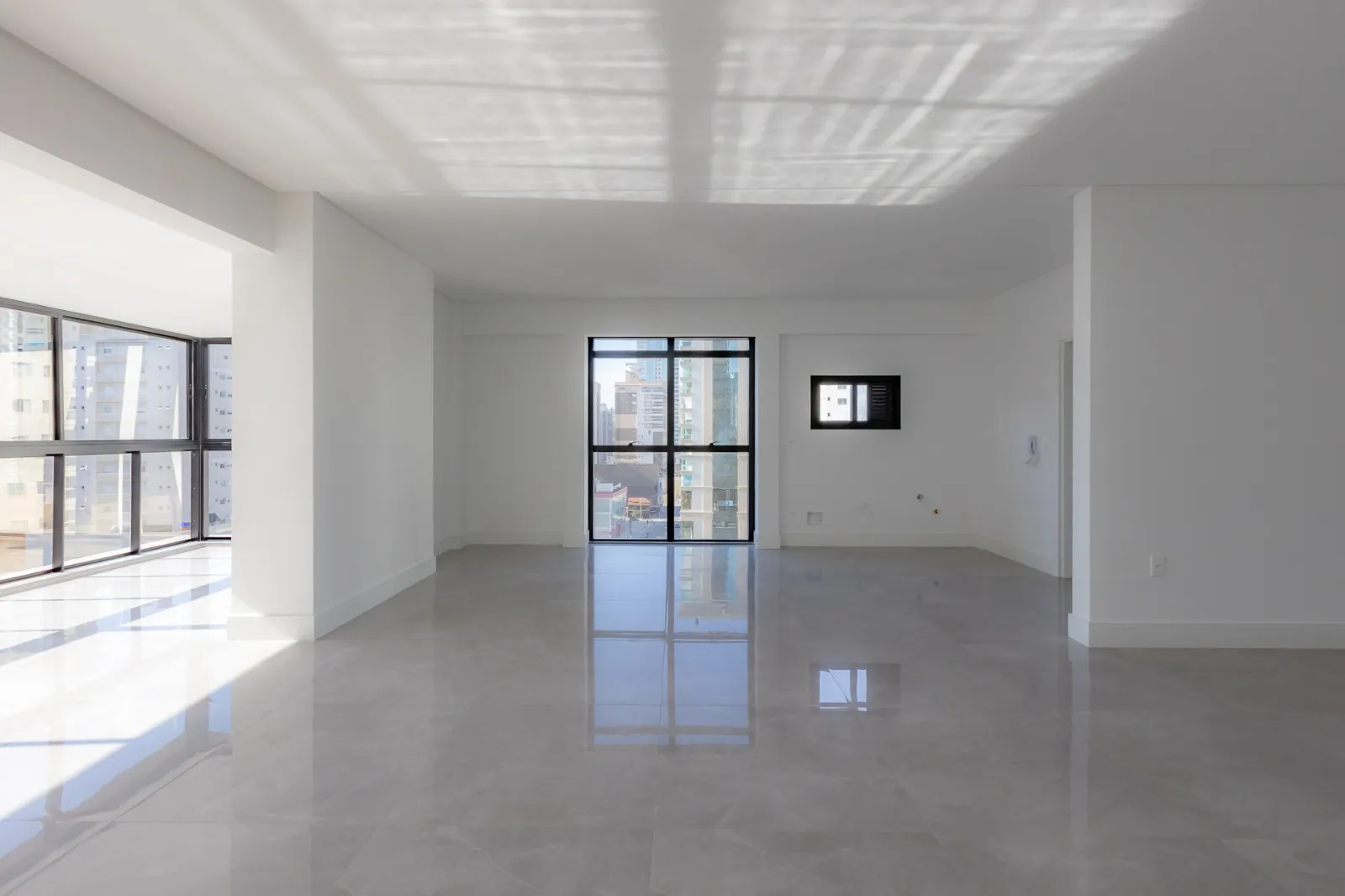 Imagem Apartamento com vista para o mar à venda com 198m2 por R$ 4.400.000,00