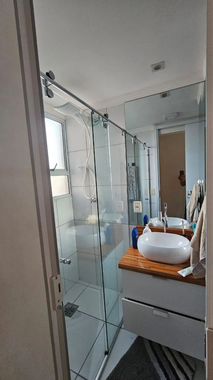 Imagem Apartamento Reformado de 52m² no Wanel Ville - 2 Dormitórios, 1 Banheiro e Varanda