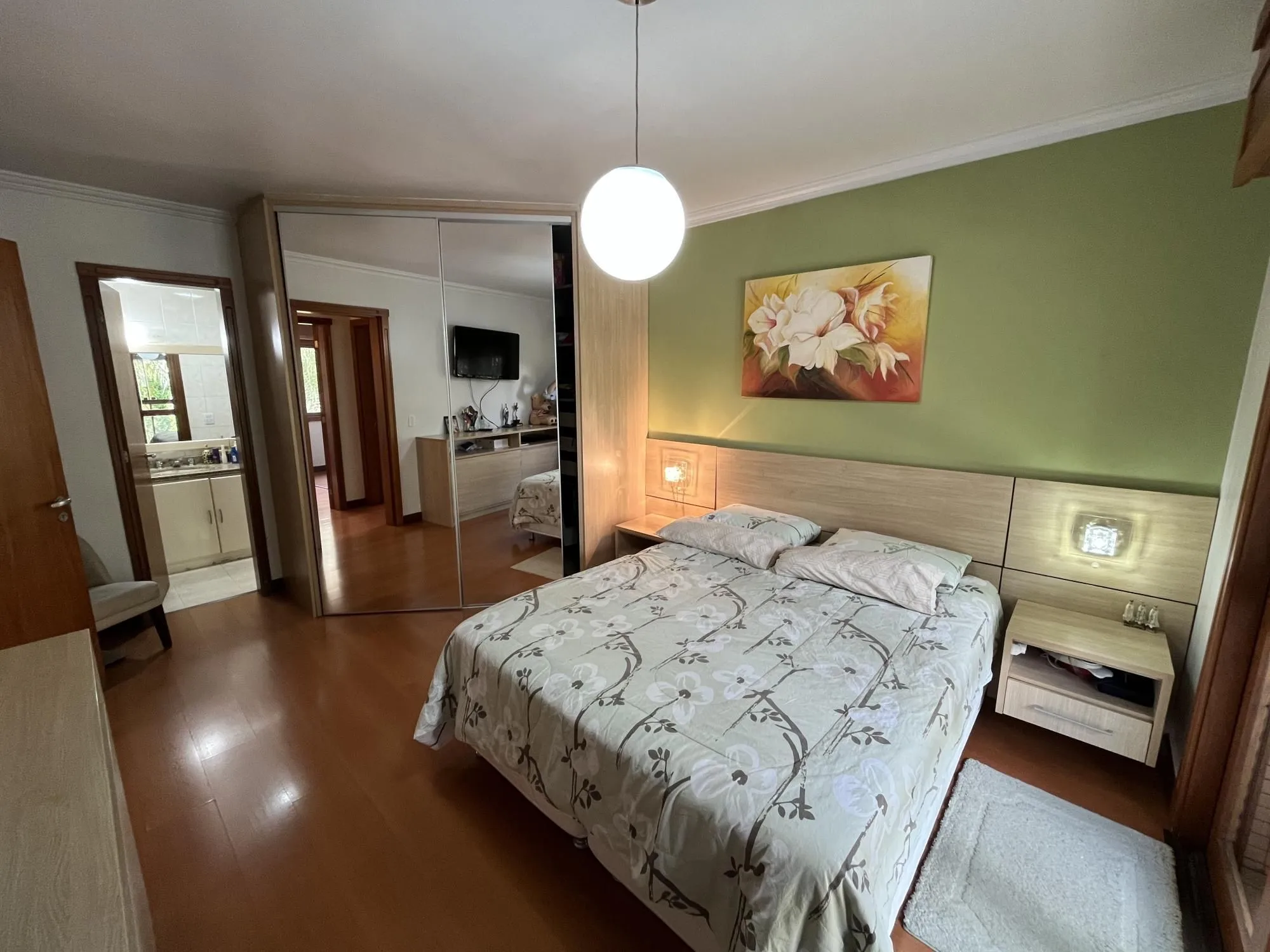 Imagem Apartamento de 3 quartos, suíte e 2 vagas de garagem no bairro Santana em POA