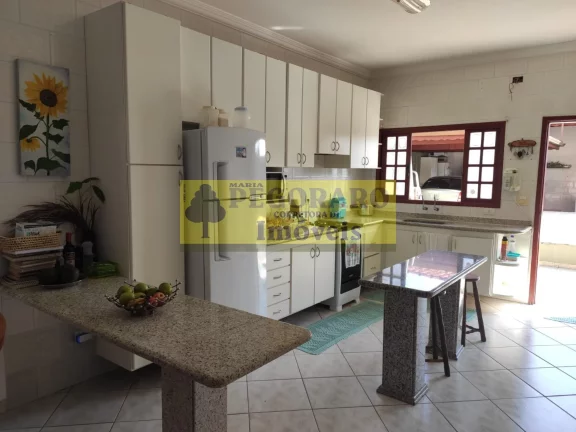 Imagem Sobrado de 6 quartos na Martim de Sá: 2 suítes, área gourmet com churrasqueira e piscina. Oportunidade imperdível!