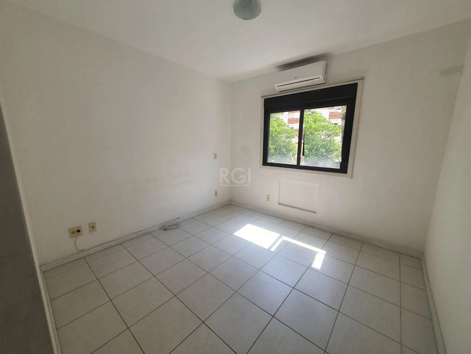 Imagem Apartamento para Venda - 90m², 2 dormitórios, 1 vaga - Mont Serrat