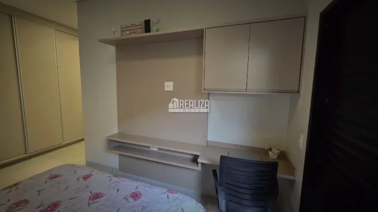 Imagem Casa à venda com 3 dormitórios e energia fotovoltaica no Condomínio Estância dos Ipês, em Uberaba