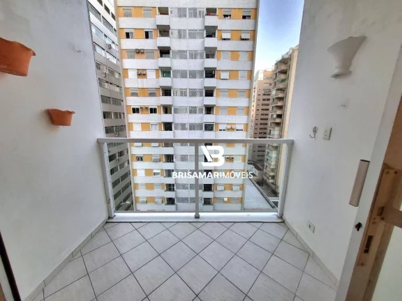 Imagem PITANGUEIRAS- UMA QUADRA DA PRAIA , TOTALMENTE REFORMADO, GARAGEM DEMARCADA NO PRÉDIO.