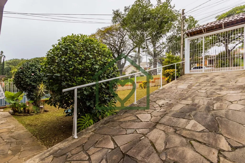 Imagem CASA DE 99m² COM 2 DORMITÓRIOS, 2 BANHEIROS, ESCRITÓRIO, COZINHA, LAVANDERIA, DESPENSA. AMPLO PÁ...