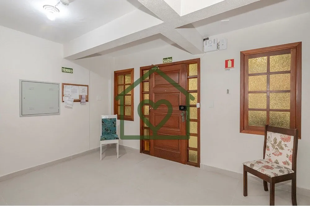Imagem Descubra a oportunidade de residir em um magnífico apartamento reformado em Porto Alegre, situado n...