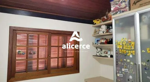 Imagem Casa à venda com 3 quartos 1 suíte, 243m² em Córrego Grande Florianópolis