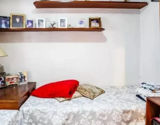 Imagem Casa Com 150 metros 3 Dormitórios 2 Banheiros e 5 vagas de garagens