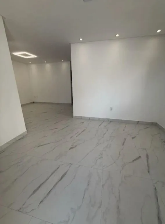 Imagem Casa com Piscina à Venda nos Bancários - Conforto e Lazer para sua Família
