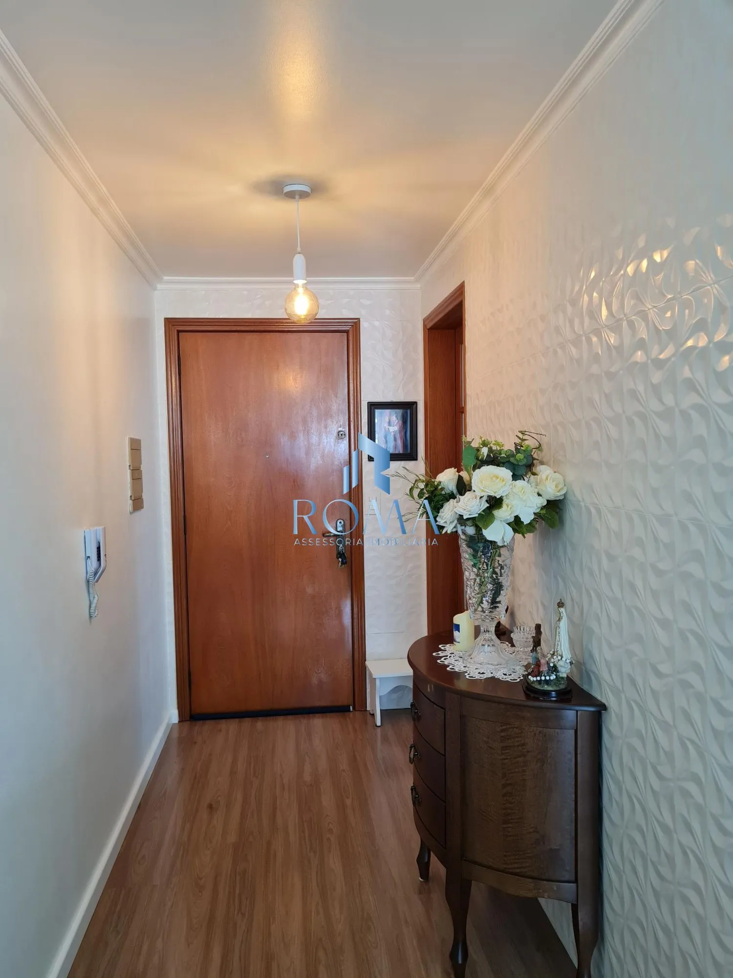 Imagem Apartamento Semimobiliado com 3 Quartos à Venda em Santa Maria