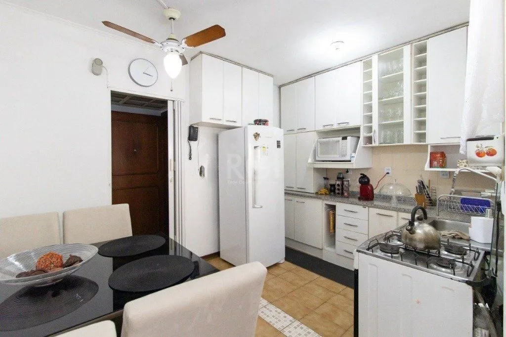 Imagem Apartamento de 77m², Bairro Menino Deus