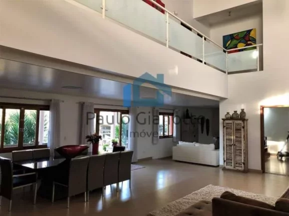 Imagem Casa de Alto Padrão à Venda na Granja Viana