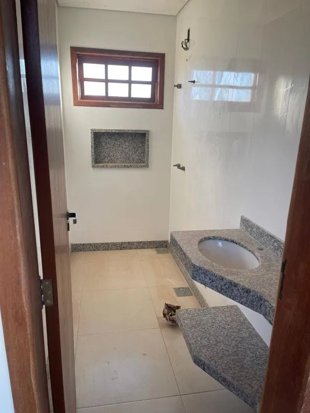 Imagem Vendo uma excelente casa em Crucilândia/MG ( valor 500.000,00 )