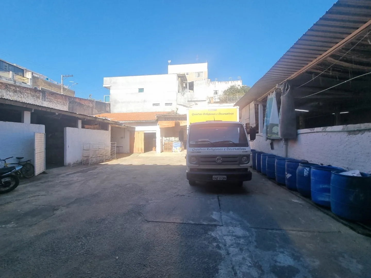 Imagem Galpão Comercial de Esquina em Localização Estratégica