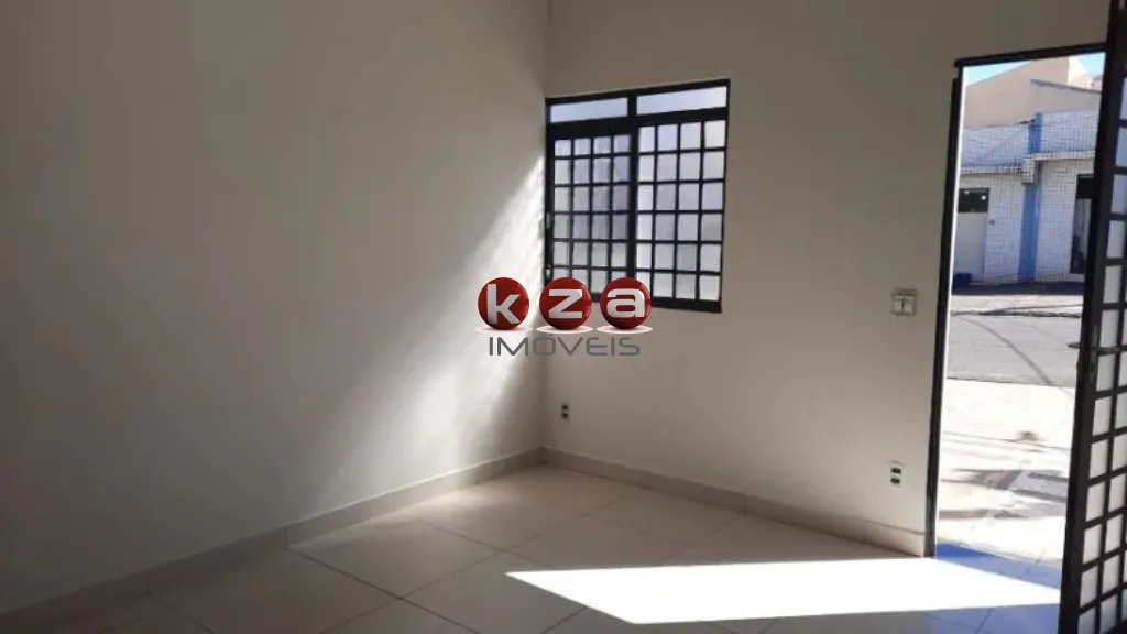 Imagem Barracão Industrial para Locação em Valinhos-SP, Loteamento Nova Espírito Santo: 1 sala, 3 banheiros, 3 vagas, 300m².