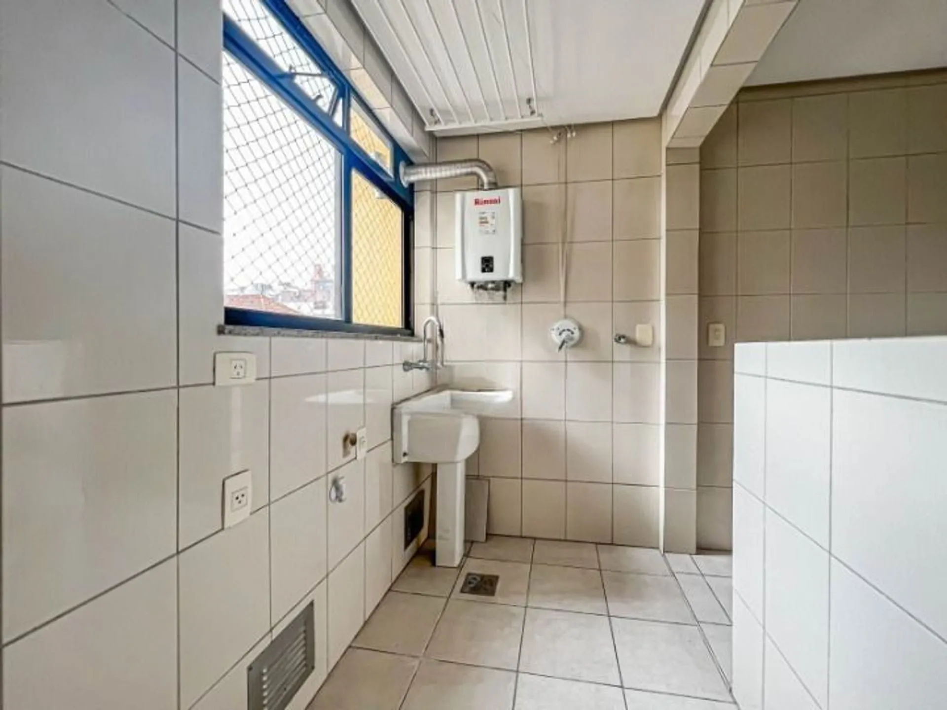 Imagem Apartamento de 3 quartos, suíte e 1 vaga de garagem no bairro Menino Deus em POA