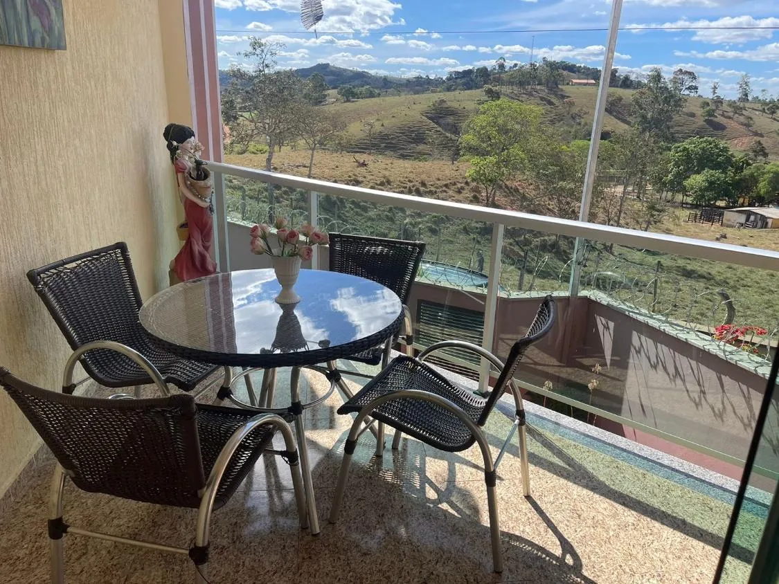 Imagem Vendo uma excelente casa em Crucilância/MG ( Valor 500.000,00 )