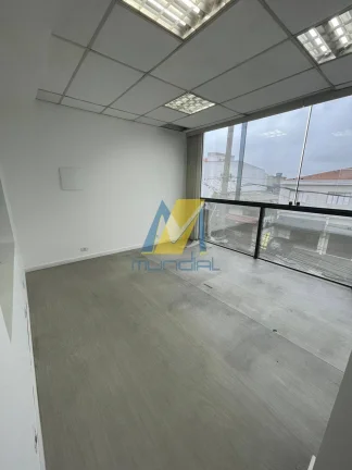 Imagem Galpão Corporativo com Pé-Direito Alto e Estrutura Completa
