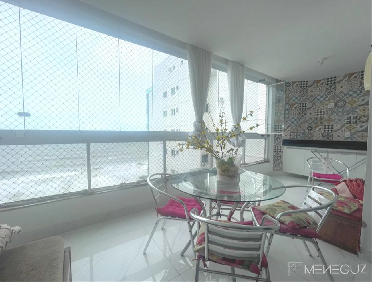 Apartamento 3 quartos a venda na Praia do Morro, com vista permanente para o mar