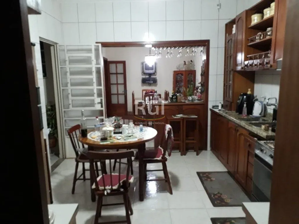 Imagem Casa para Venda - 197m², 3 dormitórios, 4 vagas - Sarandi