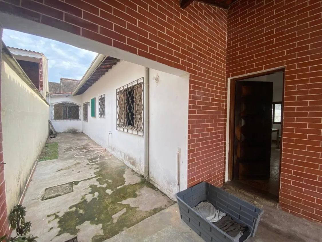 Imagem CASA ISOLADA 3 DORM E EDICULA LADO PRAIA FINANCIAMENTO BANCARIO ITANHAEM