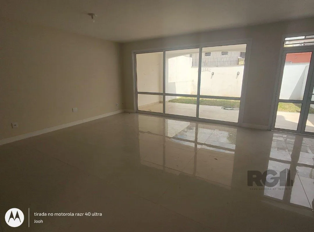 Imagem Casa em Condomínio fechado com 3 dormitórios no bairro Vila Nova em Porto Alegre, RS