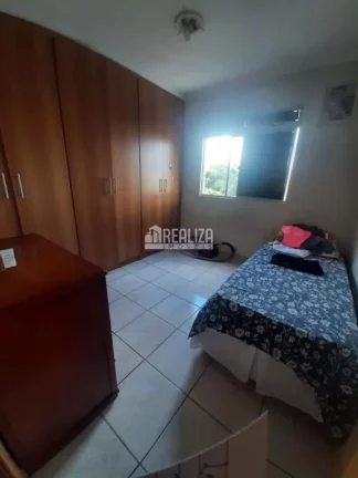 Imagem Apartamento à venda no Condomínio Residencial João Bichuette, no bairro Vila São Vicente, em Uberaba: 2 dormitórios, garagem e mais!