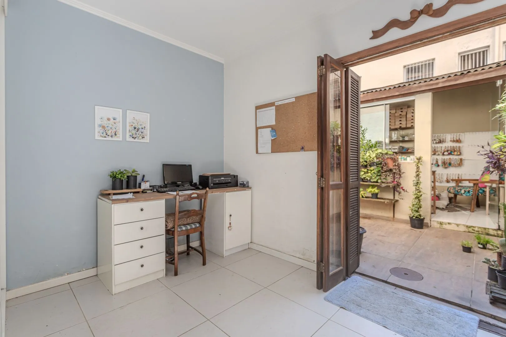 Imagem apto garden. no bairro Petrópolis, com lindo pátio privativo. todo reformado.