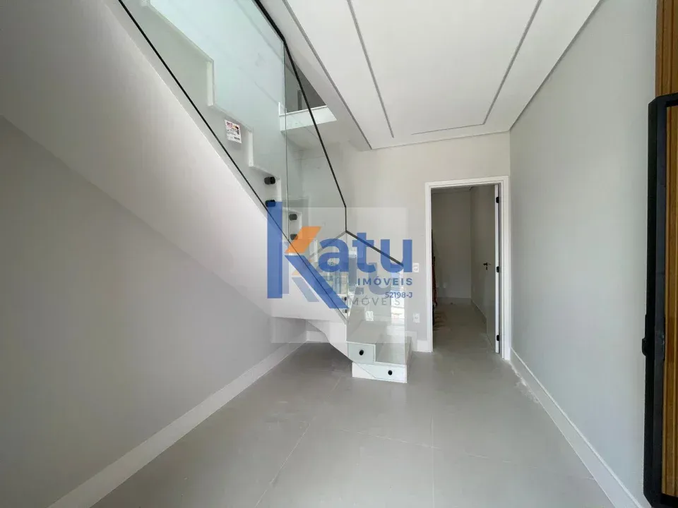 Imagem CASA À VENDA NO BAIRRO ELOY CHAVES - CONDOMÍNIO RESERVA ERMIDA - JUNDIAÍ/SP

Imóvel com 196 m² ...