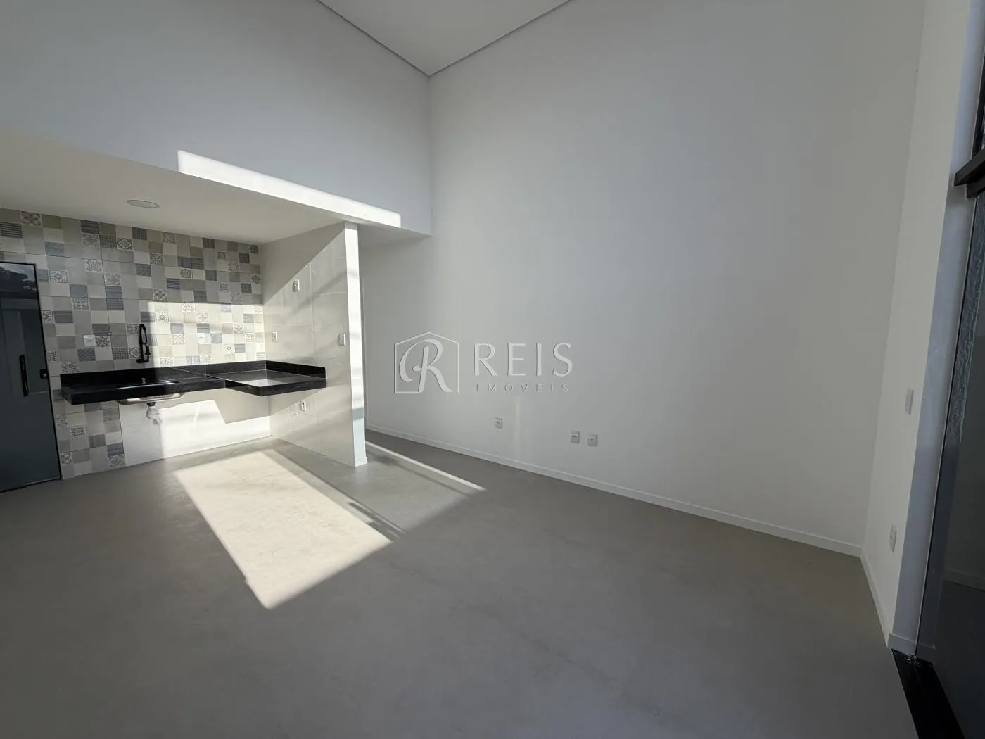 Imagem Casa para Venda em Rio das Ostras, Jardim Mariléa, 3 dormitórios, 1 suíte, 2 banheiros, 1 vaga