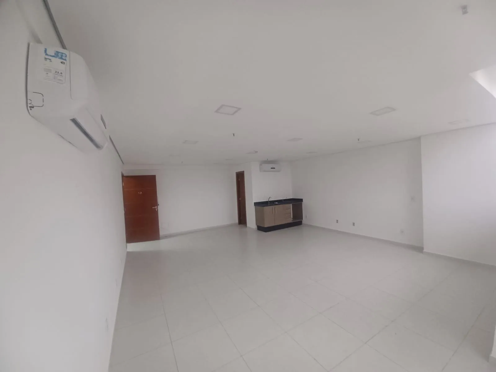 Imagem Espetacular Sala Comercial no Dubai Business Center!