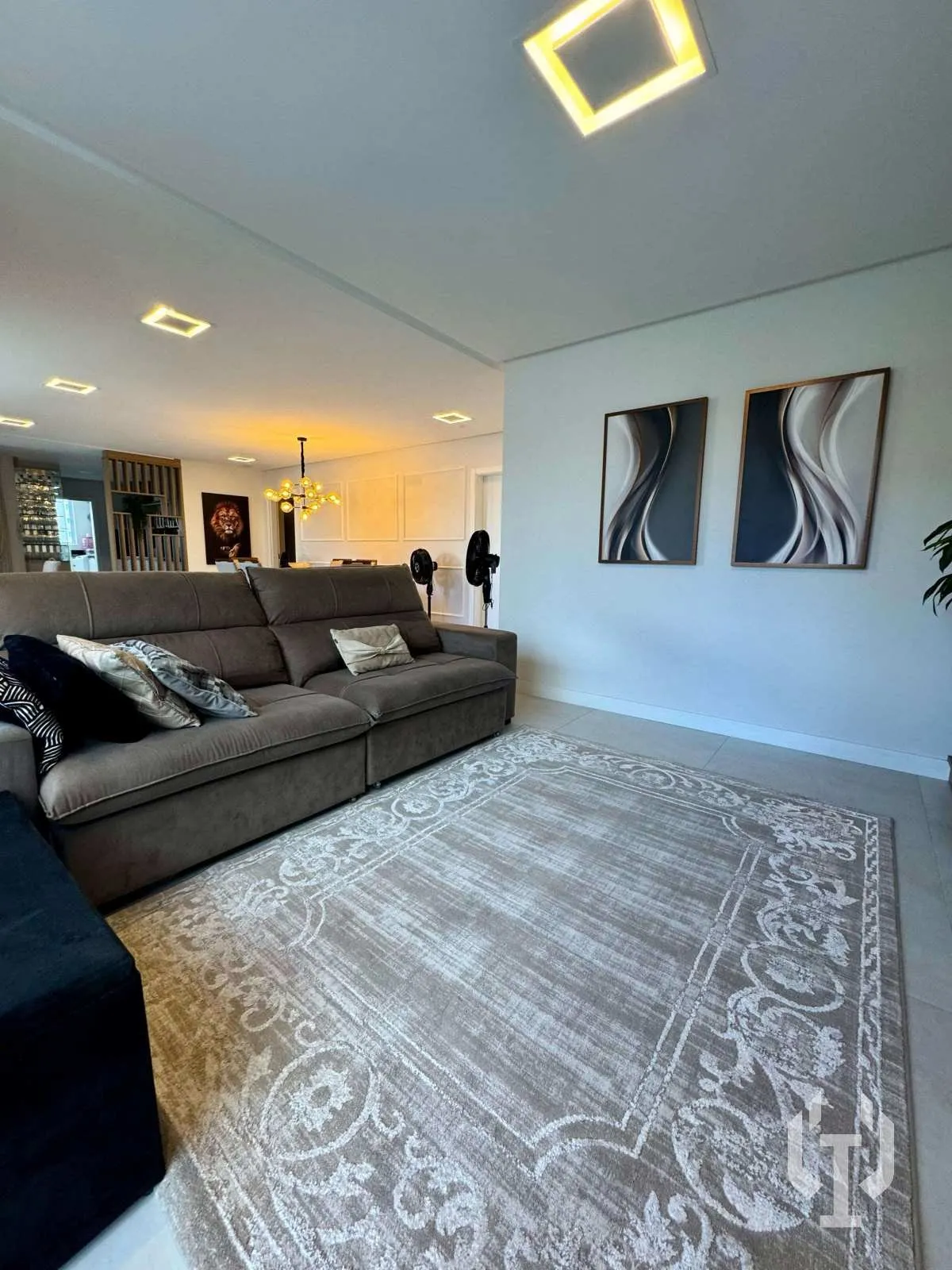 Imagem Apartamento para alugar, no Rua 234, em Itapema, Meia Praia, com 4 quartos, 198m2